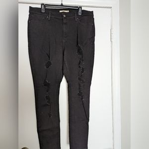 Sale! Black distressed skinny Levi's jeans 18W